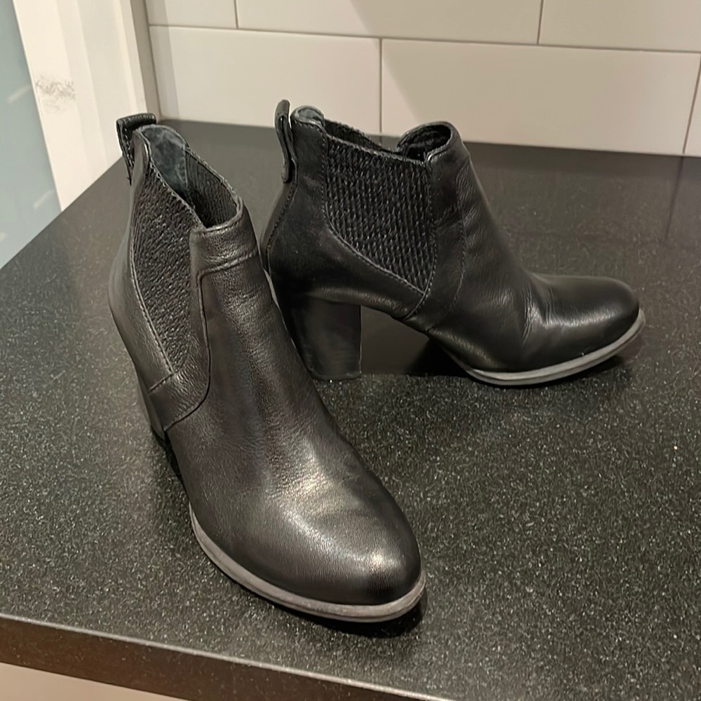 Ugg black booties so. 9. Beautiful leather. Worn a few times. In amazing shape.
